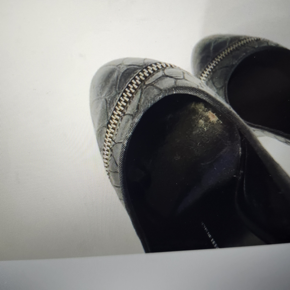 Giuseppe Zanotti Black Textured Heels - Picture 6 of 9